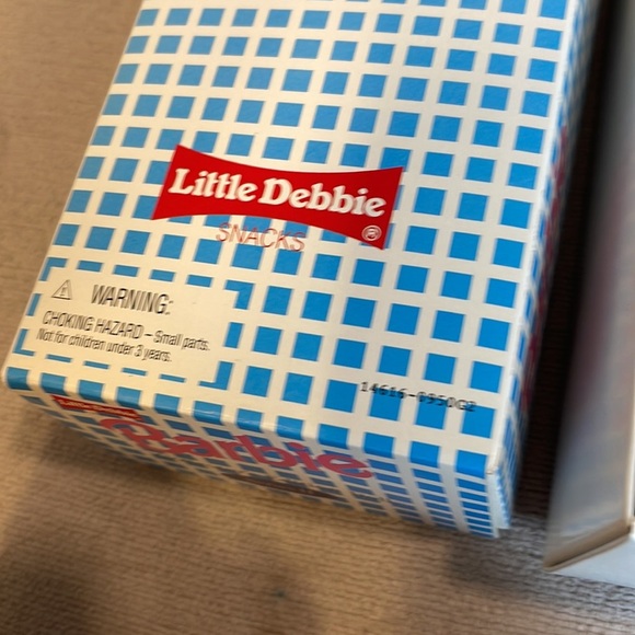 - Vintage 1996 Little Debbie Snacks Barbie Collector's Edition Series 2 - Picture 5 of 10